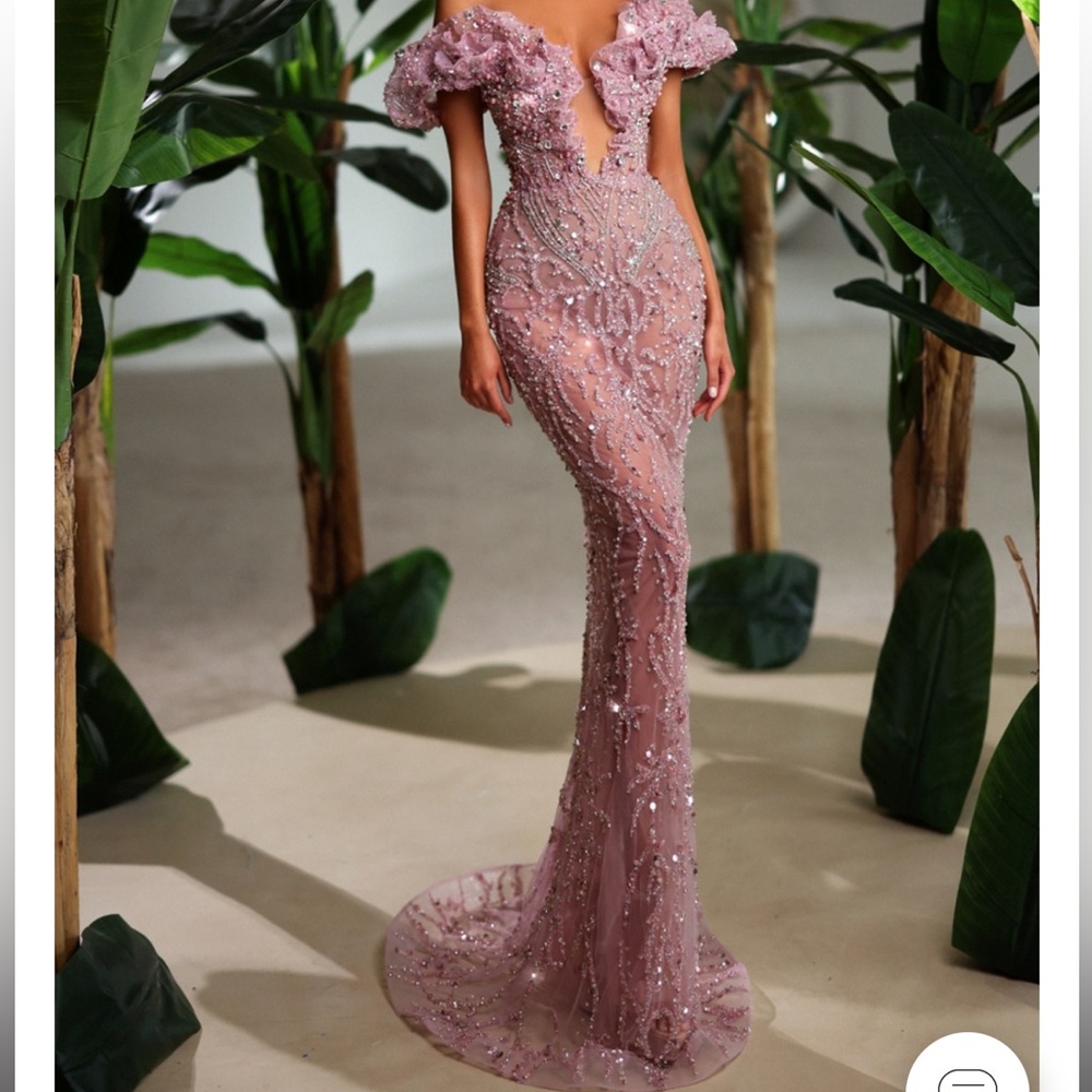 Mimoza Kadriaj - Elegant Pink Off-Shoulder Evening Gown